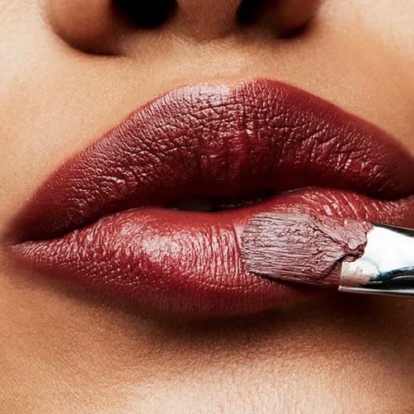 MAC Satin Lipstick PARAMOUNT 815 - Picture 4 of 12